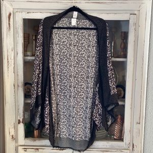 🌻3/$25 Maurices Floral Cocoon Wrap Kimono, NWT